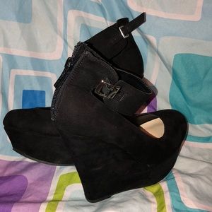 Black Breckelle’s heels